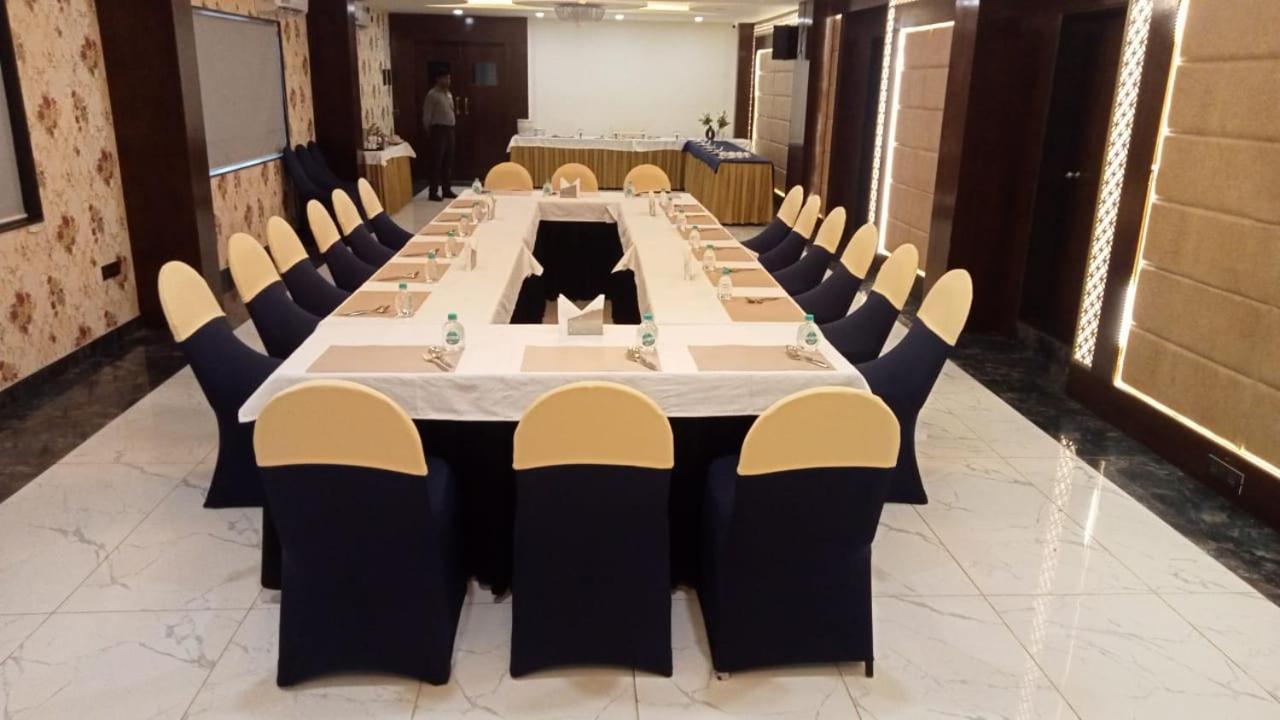 קארוואר Hotel Eden מראה חיצוני תמונה