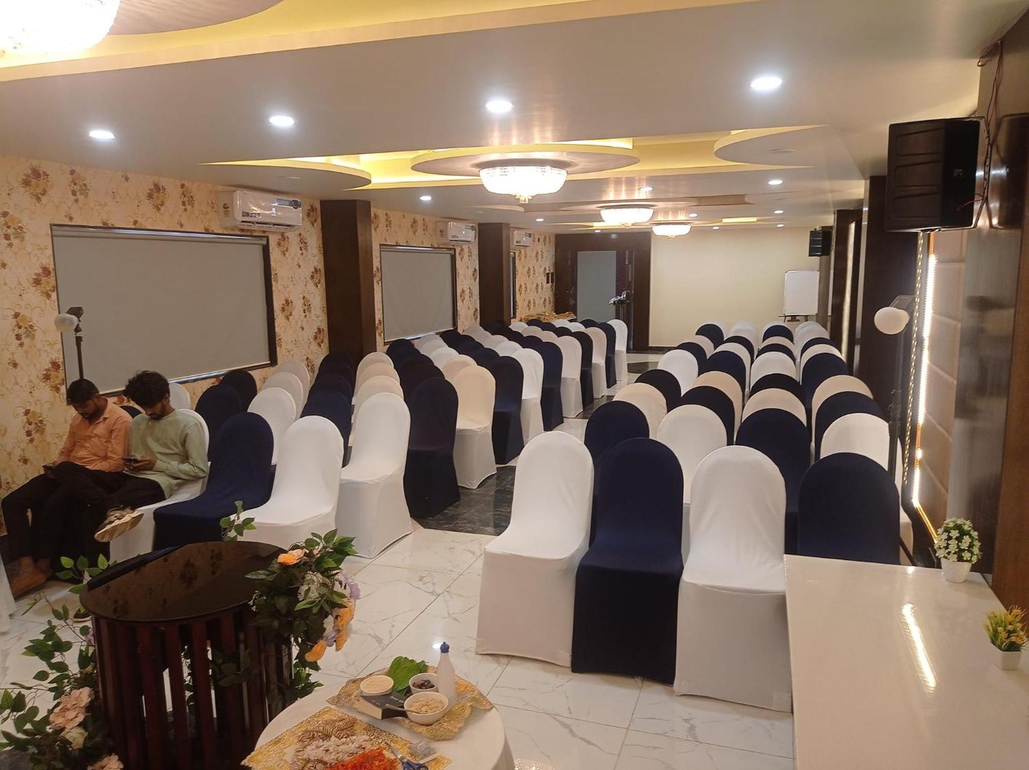 קארוואר Hotel Eden מראה חיצוני תמונה